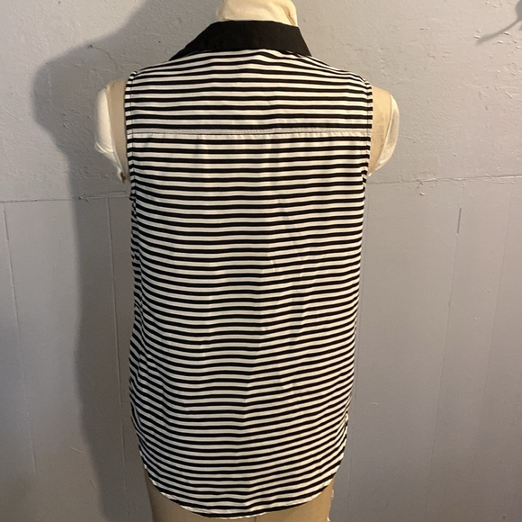 Daisy Fuentes size M striped button down - Picture 2 of 3